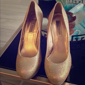 Steve Madden - Gold high heels.